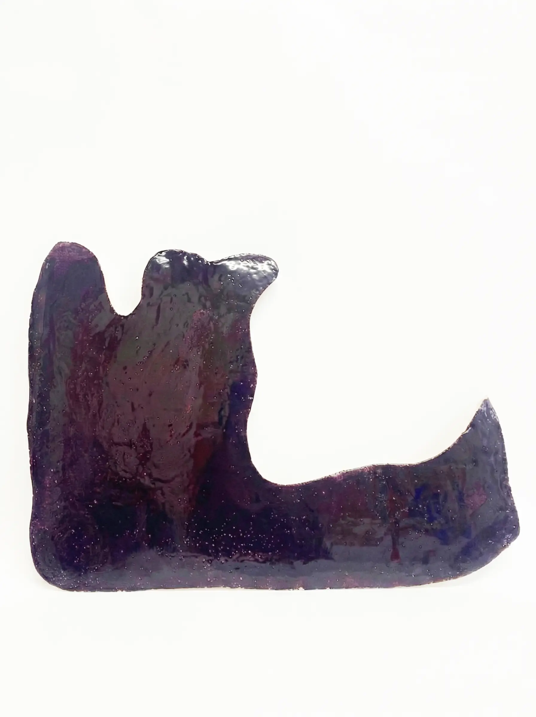 Keramik #13 – Hanna Maxi Schumacher | Handgefertigte Keramik Düsseldorf Keramik #13 von Hanna Maxi Schumacher – Aubergine, 89 × 76 × 1,5 cm | Künstlerin Malerin Düsseldorf NRW Germany | Ceramic Art 2025